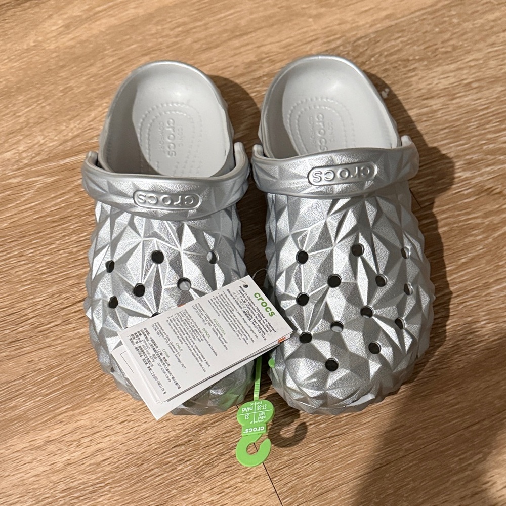 BRAND NEW Geometric CROCS Metallic Silver